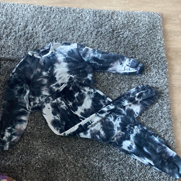 Size 5 tie dye jogger set - Picture 2 of 3